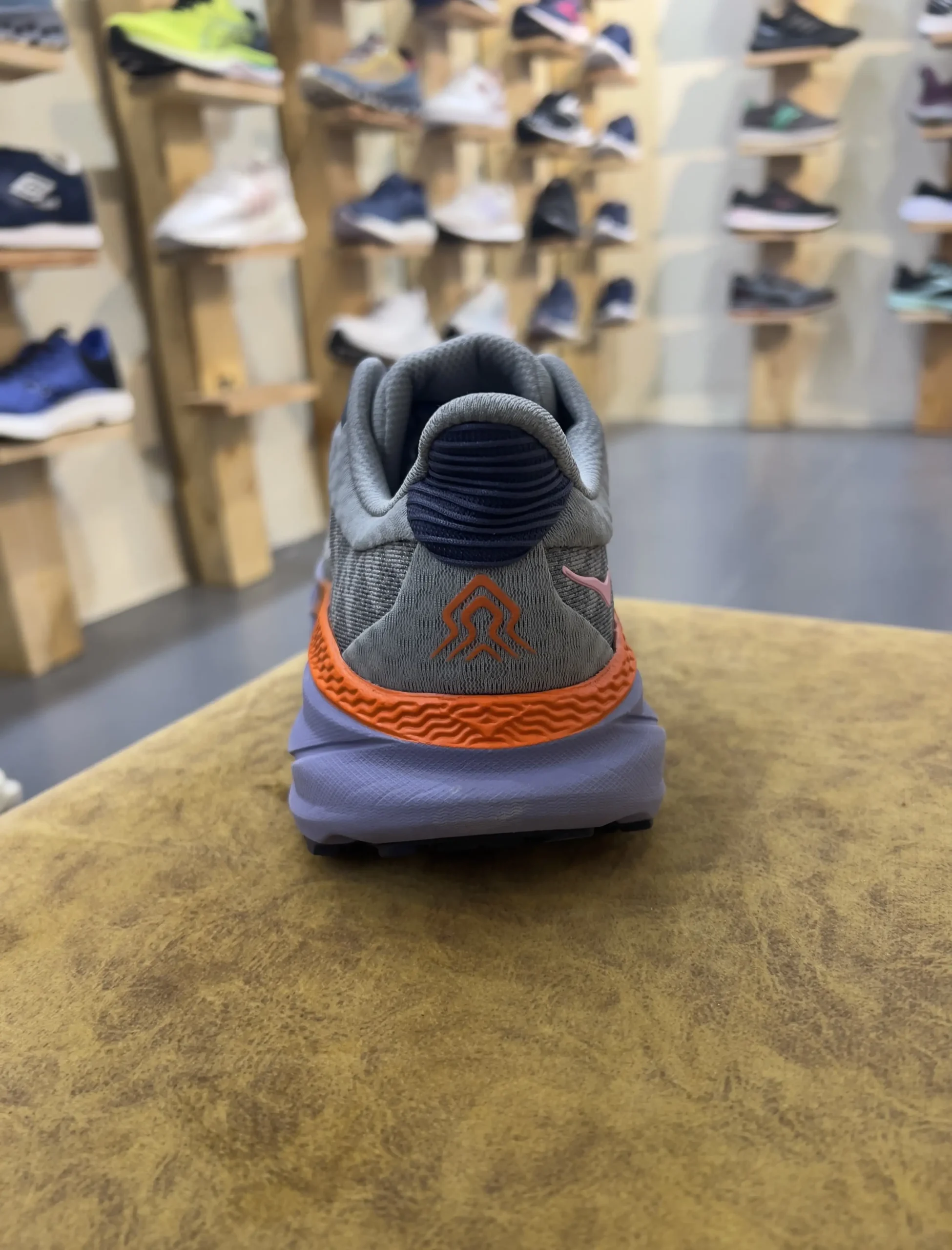hoka-challenger-atr-7-size40-galactic-grey-wild-indigo-1134498-gyw-back-view hoka challenger atr 7 size40 galactic grey wild indigo 1134498 gyw back view scaled