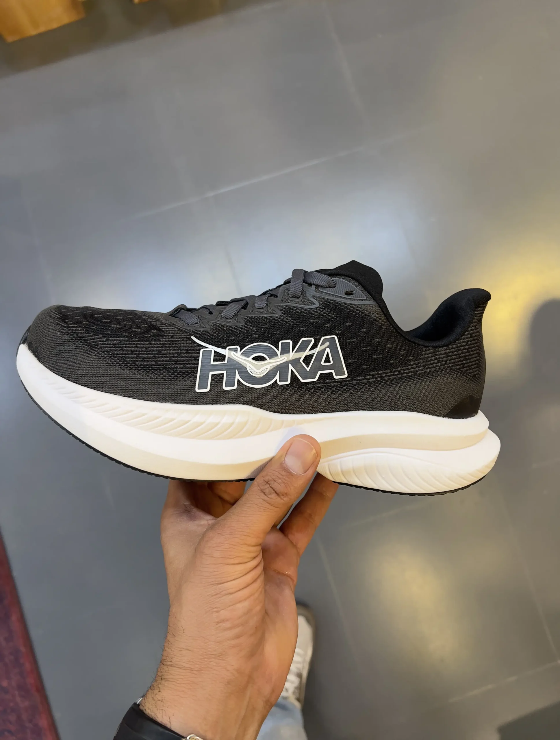 hoka-mach-6-1147834-bwht-hand-view hoka mach 6 1147834 bwht hand view scaled