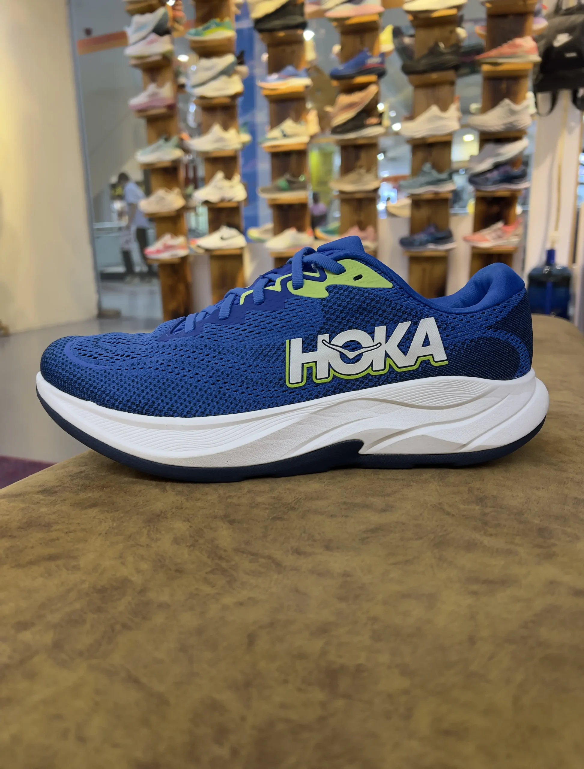 hoka-rincon-4-electric-cobalt-varsity-navy-1155130-ecc-lateral-view hoka rincon 4 electric cobalt varsity navy 1155130 ecc lateral view scaled