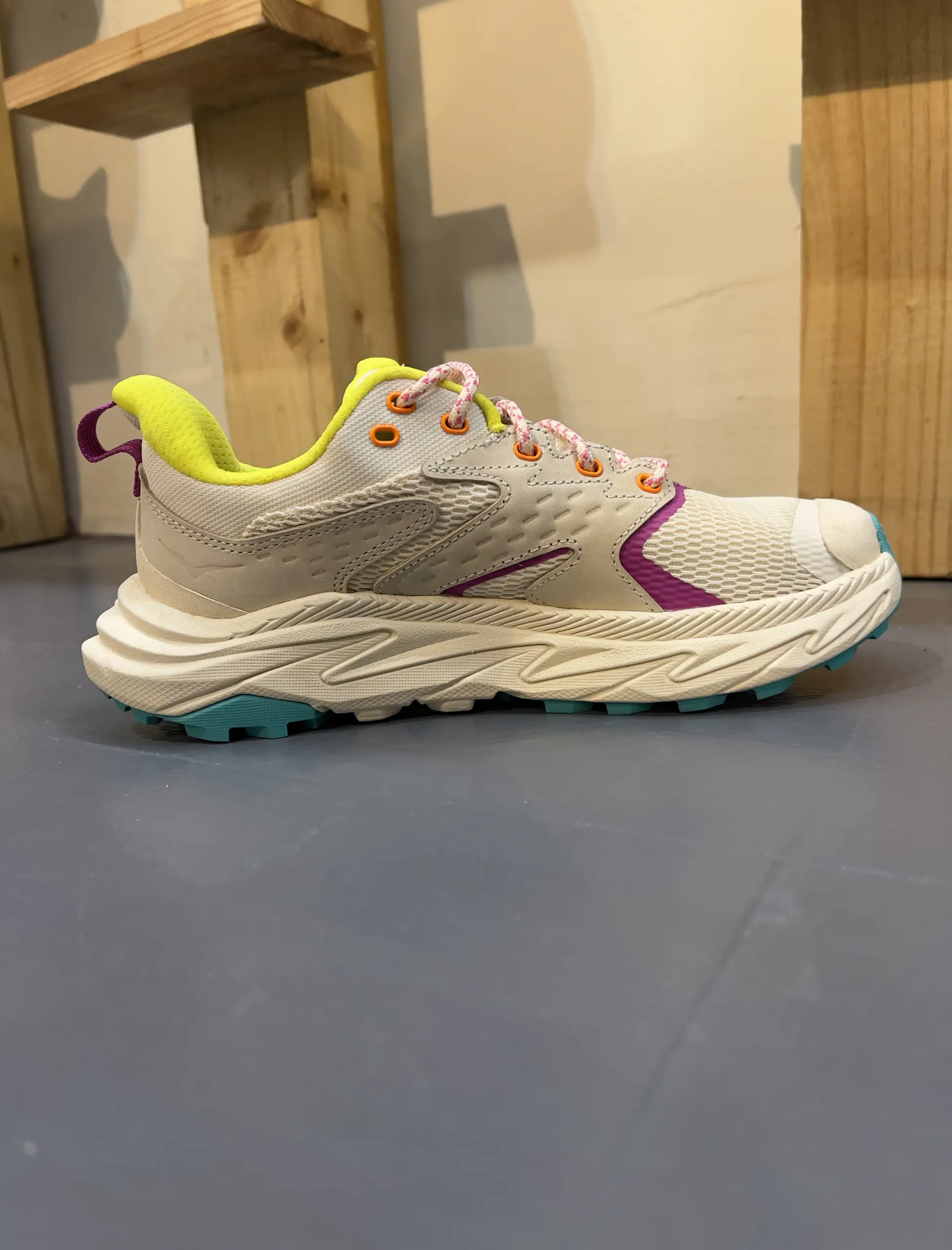 hoka-anacapa-2-vanilla-electric-aqua-1141630f-vct-medial-view hoka anacapa 2 vanilla electric aqua 1141630f vct medial view