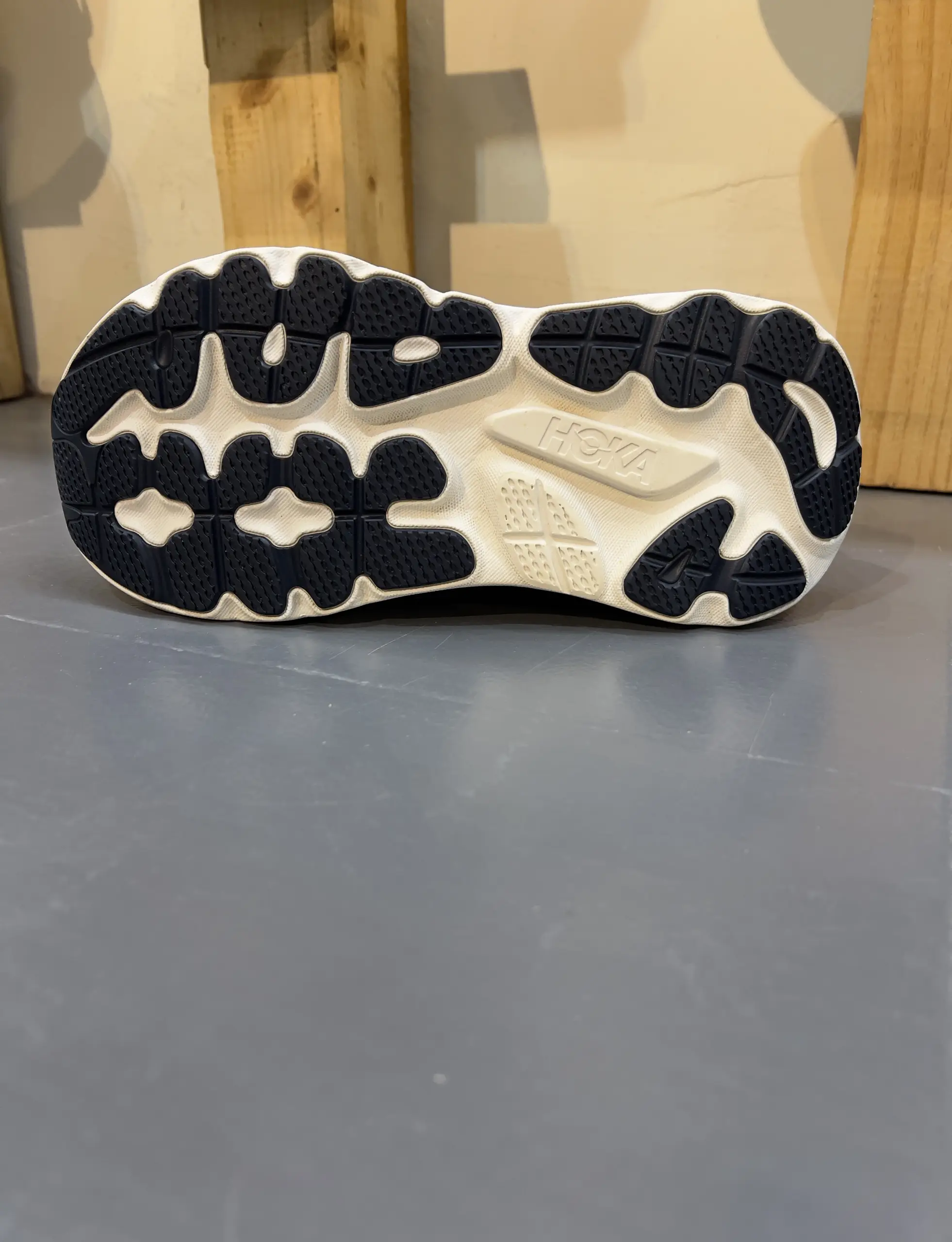 hoka-gaviota-6-1171932-stllr-bottom-view hoka gaviota 6 1171932 stllr bottom view