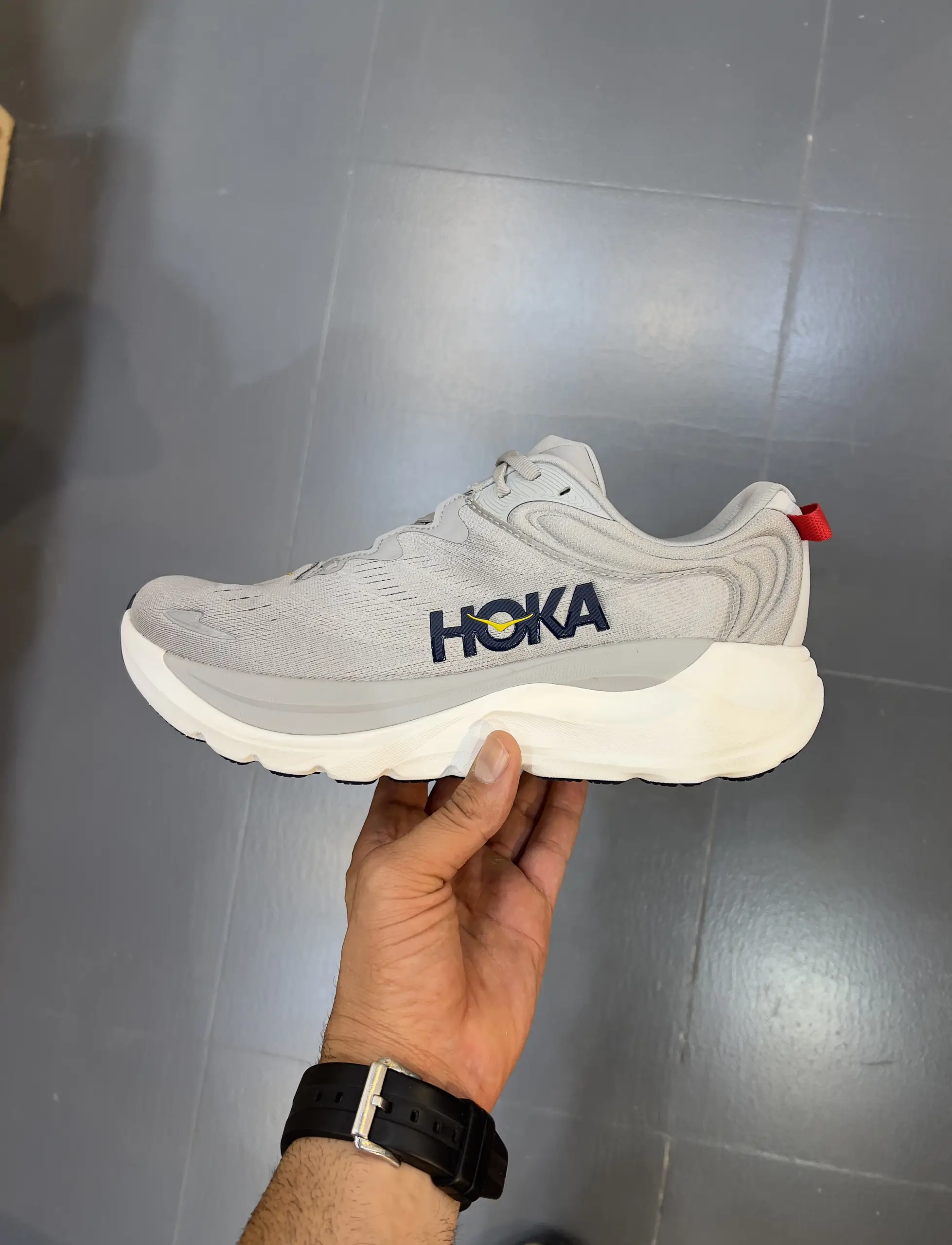 hoka-gaviota-6-1171932-stllr-hand-view hoka gaviota 6 1171932 stllr hand view