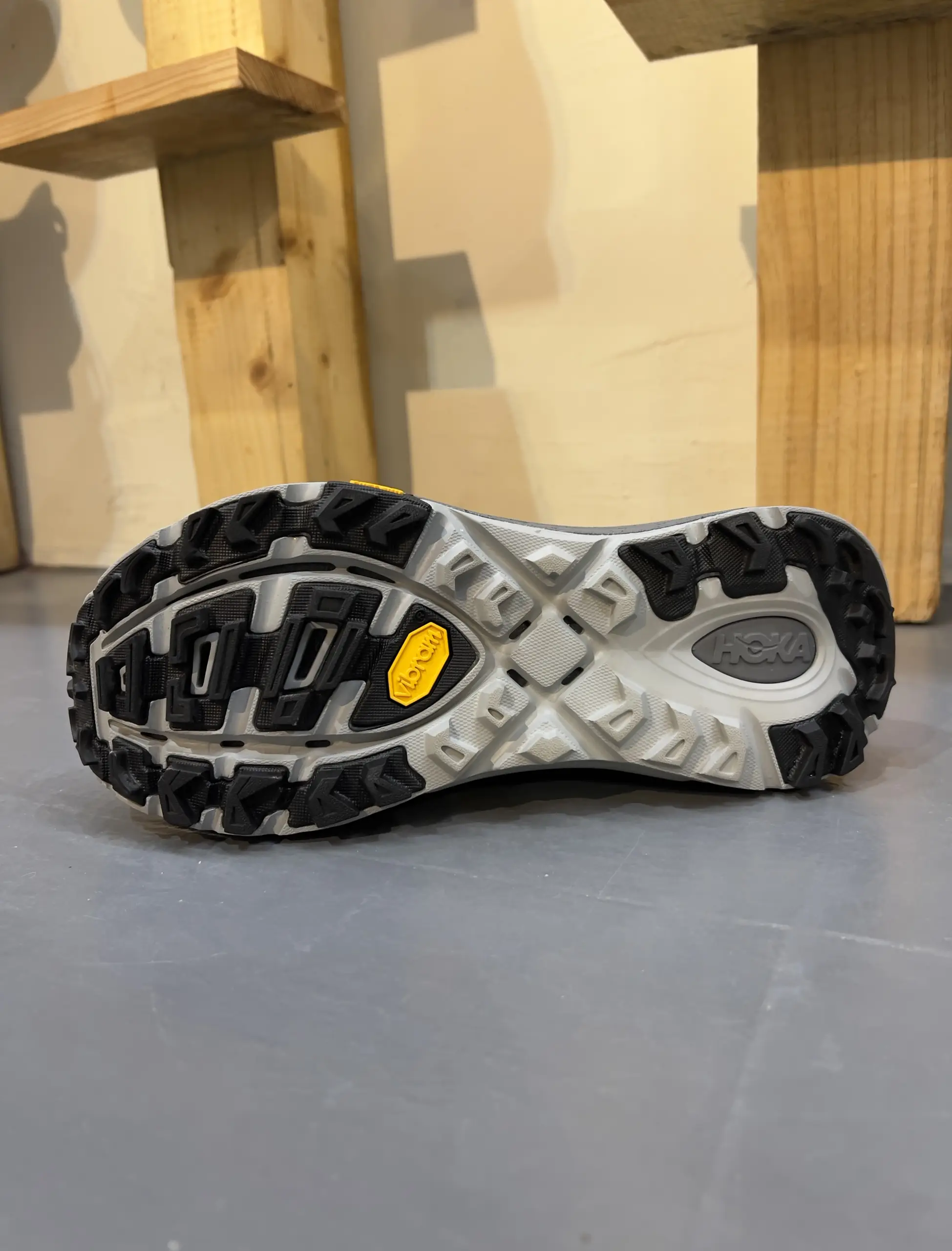 hoka-mafate-speed-2-black-castlerock-1126851-bcstl-bottom-view hoka mafate speed 2 black castlerock 1126851 bcstl bottom view