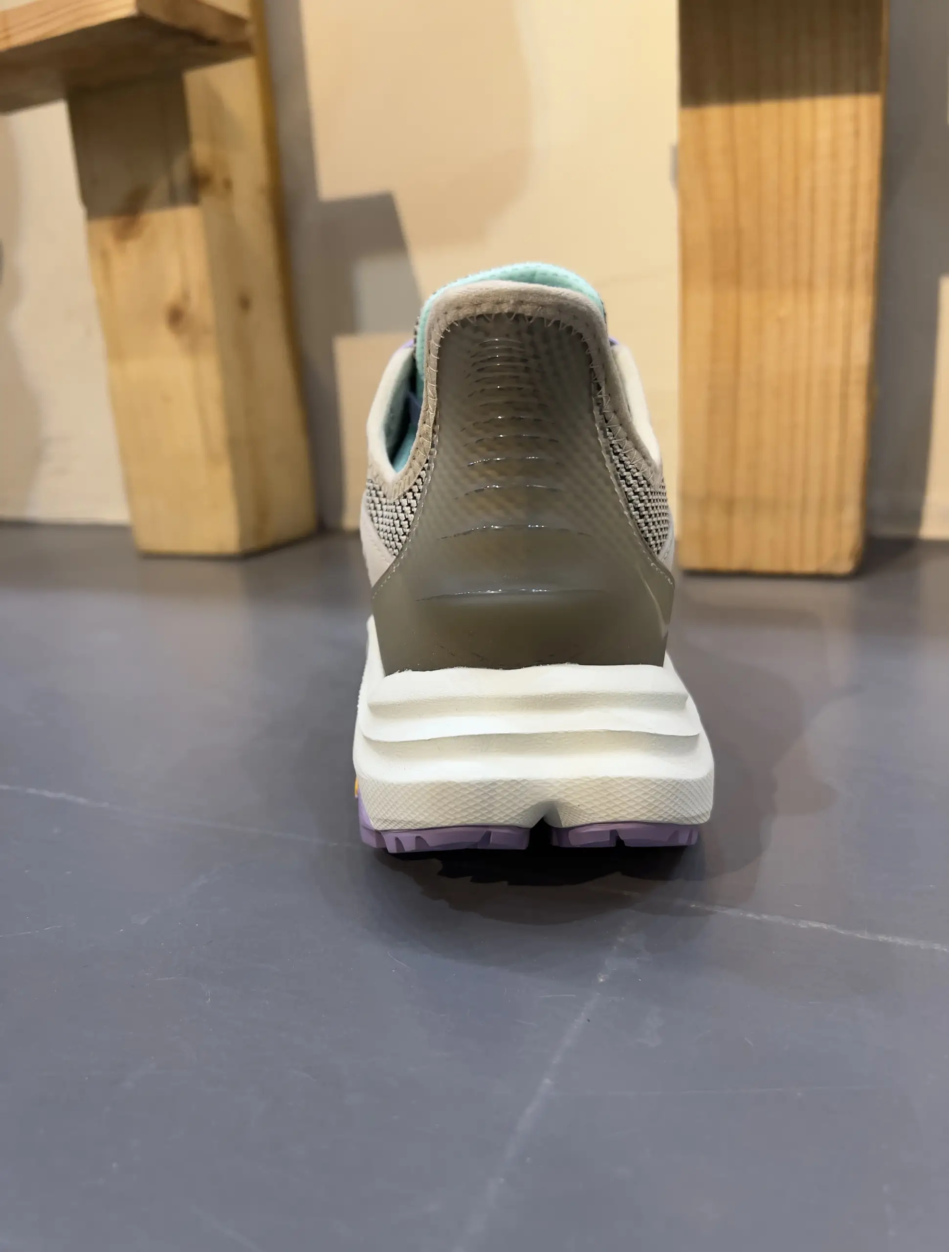 hoka-anacapa-2-freedom-sesame-glaucous-1155193-smgl-back-view hoka anacapa 2 freedom sesame glaucous 1155193 smgl back view