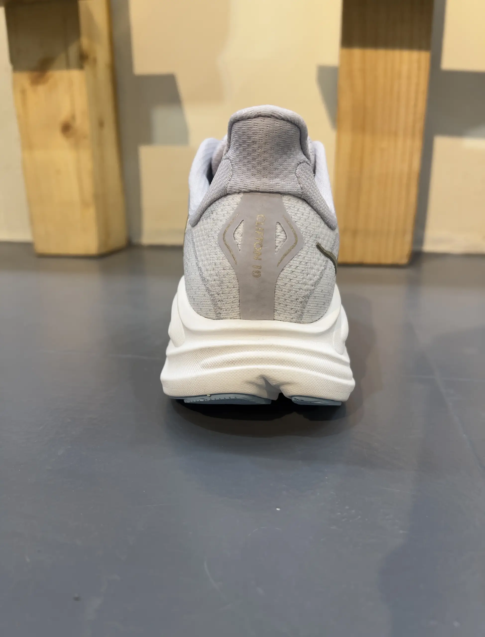 hoka-clifton-10-ash-grey-foggy-grey-1162031-ayf-back-view hoka clifton 10 ash grey foggy grey 1162031 ayf back view