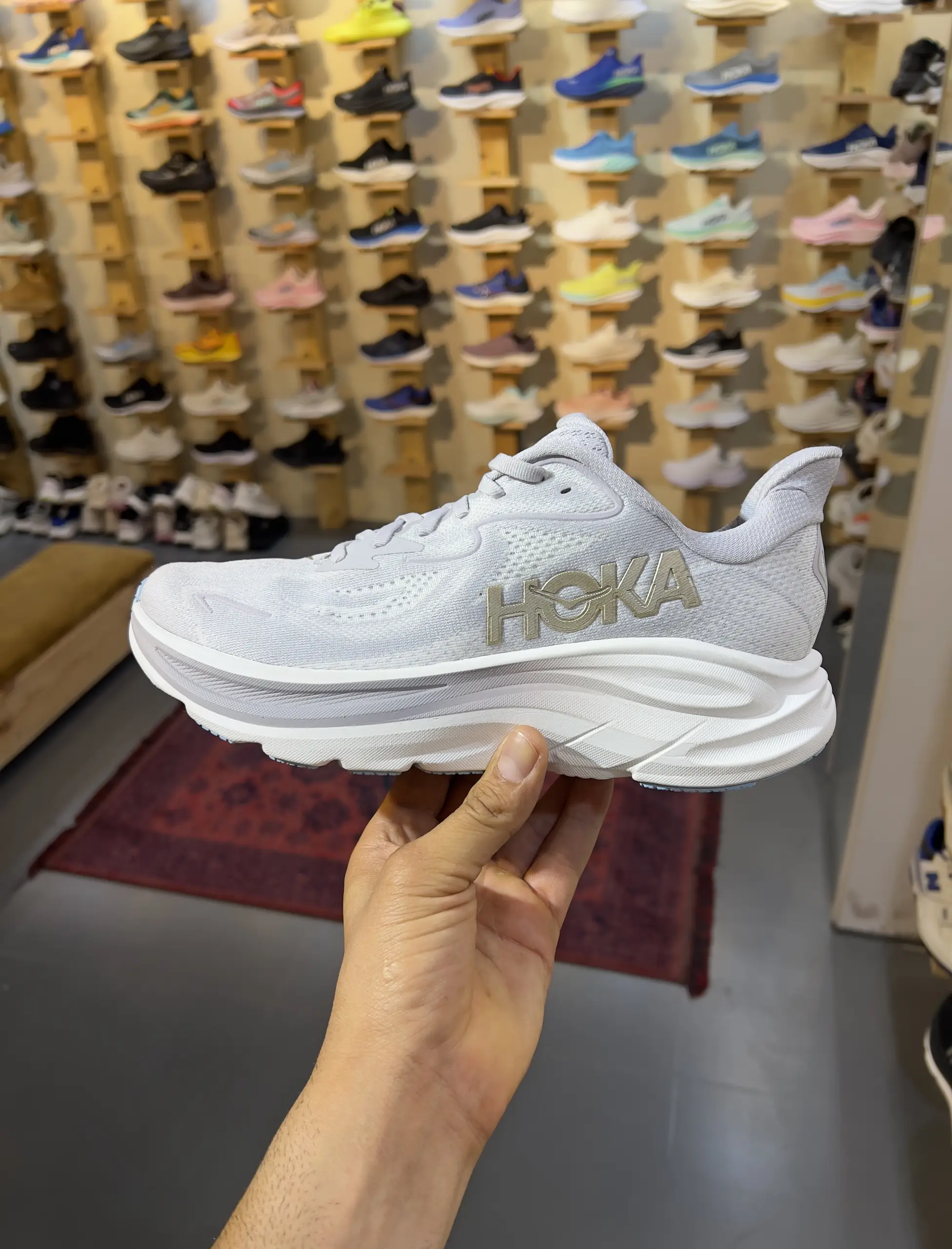 hoka-clifton-10-ash-grey-foggy-grey-1162031-ayf-hand-view hoka clifton 10 ash grey foggy grey 1162031 ayf hand view