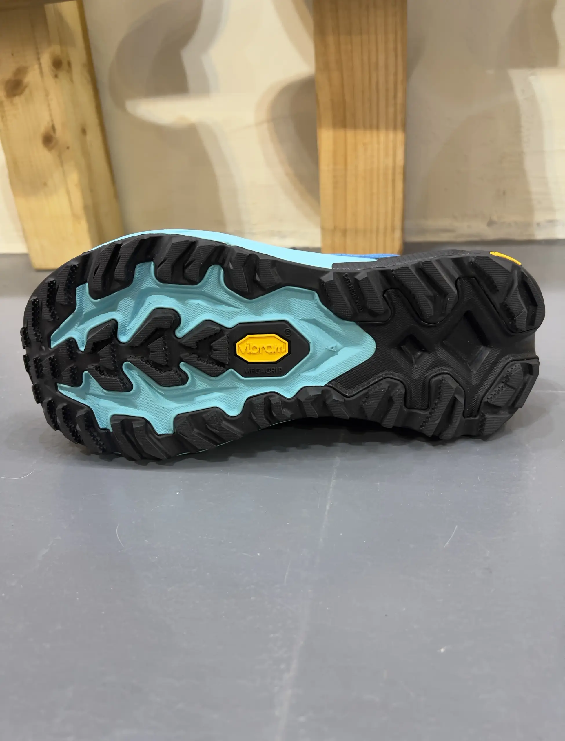 hoka-mafate-5-skyward-blue-black-1168723-swrd-bottom-view hoka mafate 5 skyward blue black 1168723 swrd bottom view