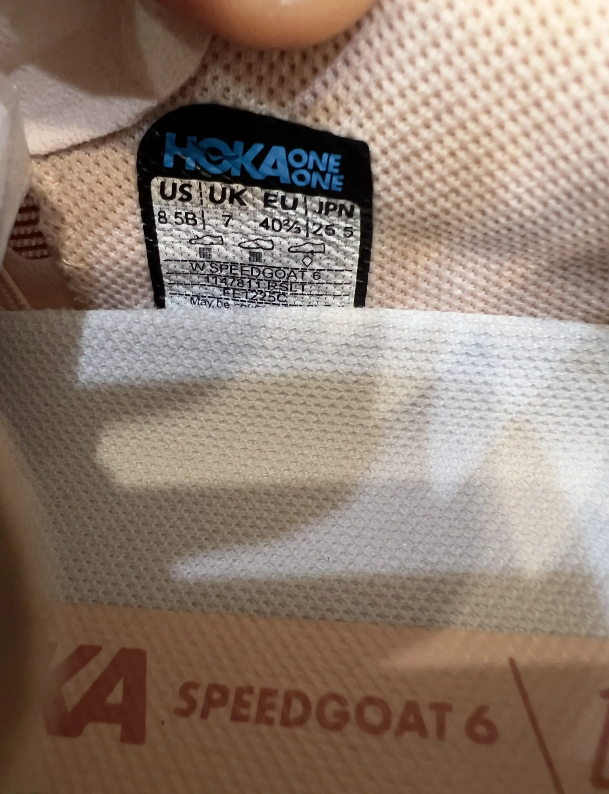 hoka-speedgoat-6-rose-latte-blush-1147811-rslt-label-view hoka speedgoat 6 rose latte blush 1147811 rslt label view