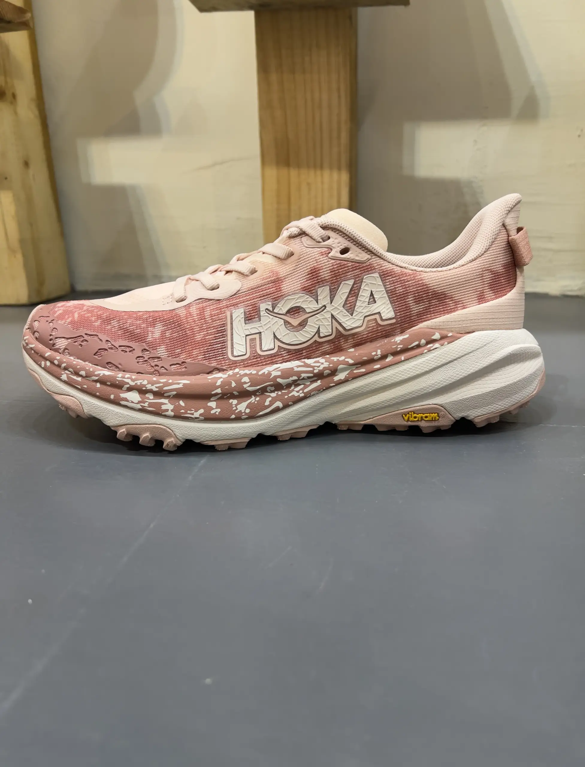 hoka-speedgoat-6-rose-latte-blush-1147811-rslt-lateral-view hoka speedgoat 6 rose latte blush 1147811 rslt lateral view